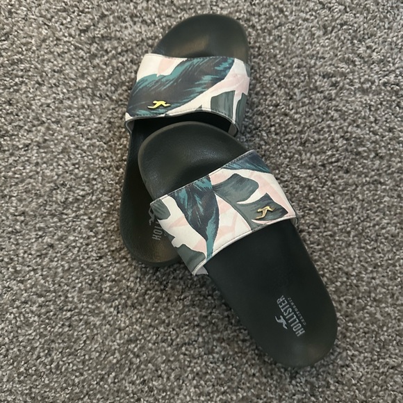 Hollister Slides - Picture 3 of 3